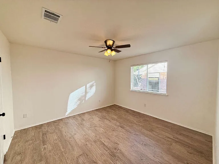 6106 Skahan Ln — Photo 23
