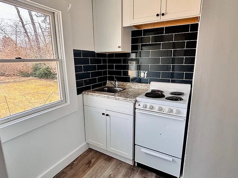15 Center St #2 — Photo 3