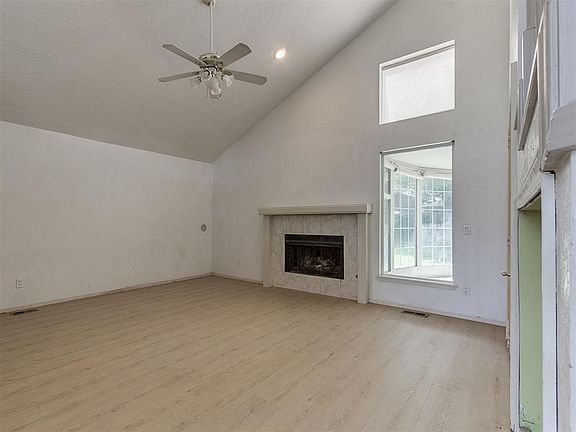 2nd image of 11401 Matthews Ave