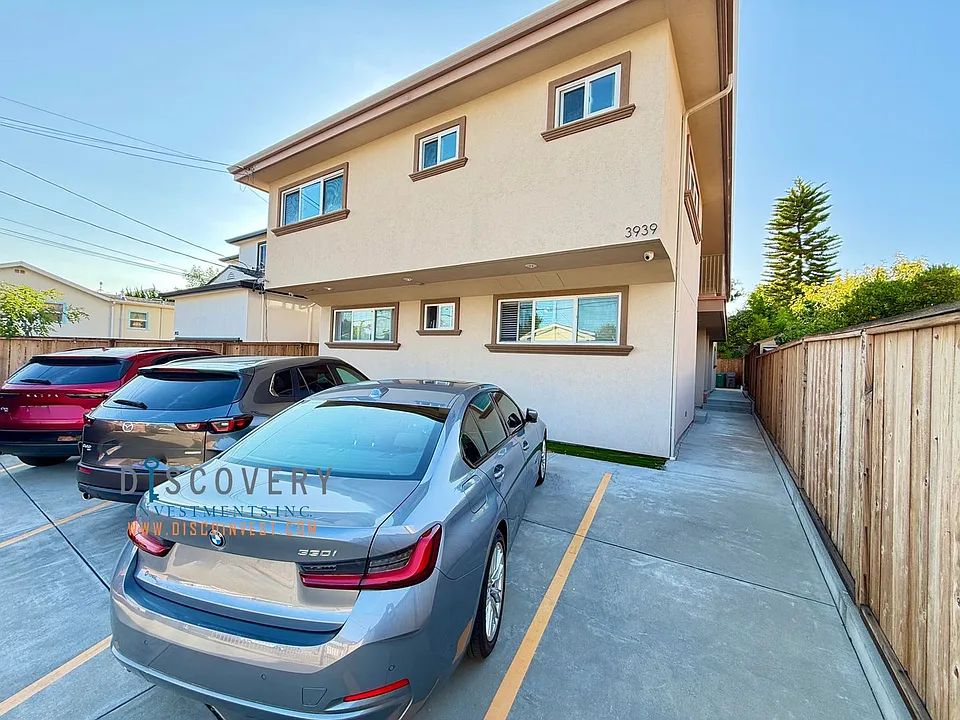 3939 Midvale Ave