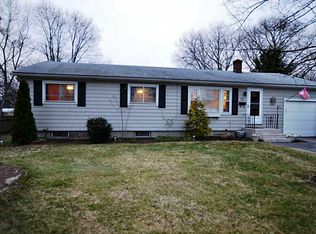 70 Goodrich Ave, Warwick, RI 02886