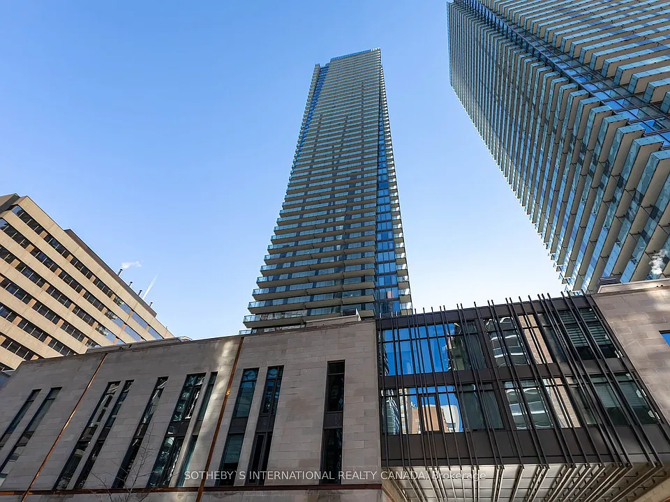 1080 Bay St #608