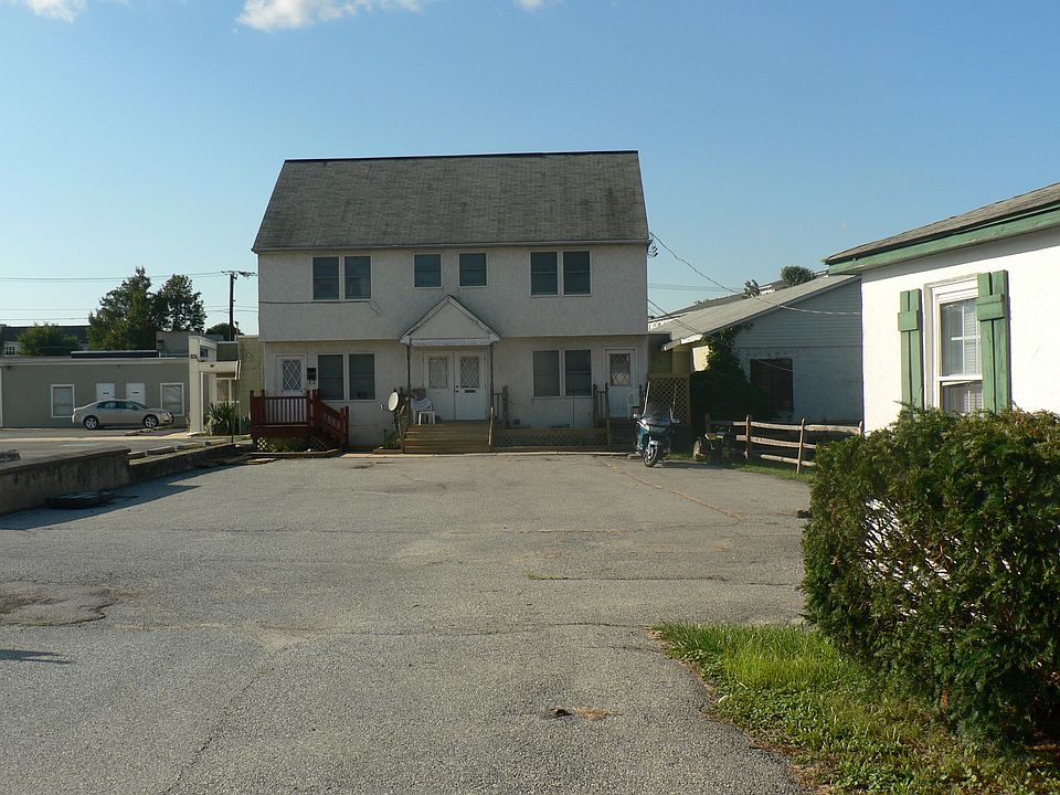 133 1/2 E Main St