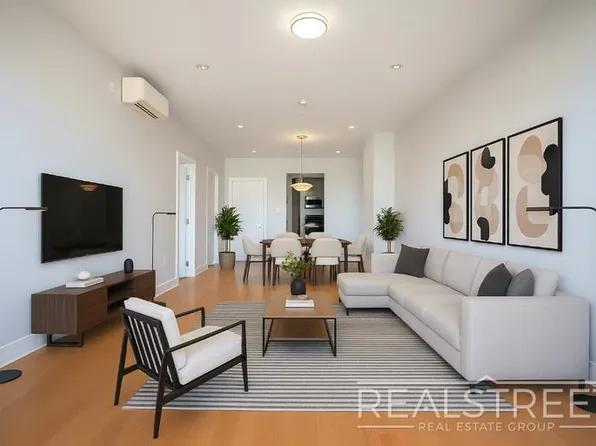 90-02 Queens Boulevard image 2 of 12