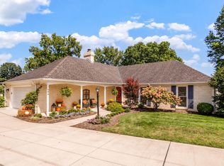 890 Lookout Point Dr, Columbus, OH 43235
