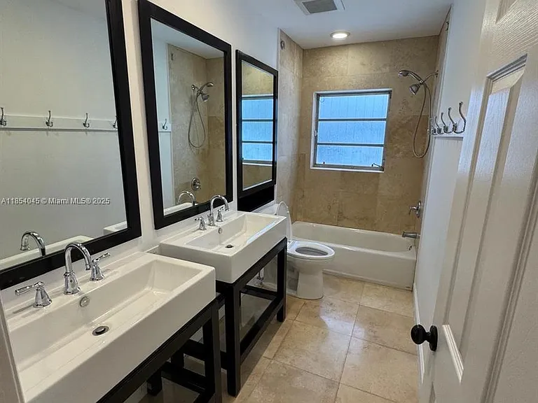 5801 SW 100th St — Photo 4