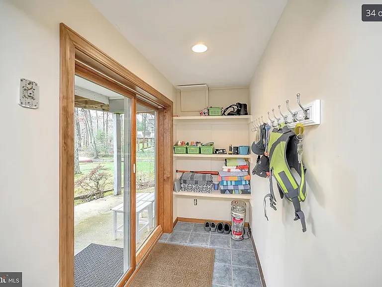 102 Surrey Ln — Photo 34