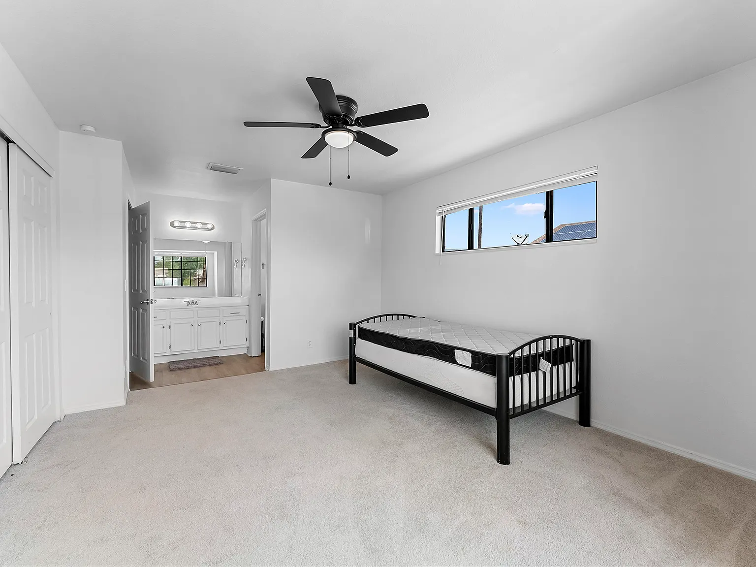 8 bed, 2365 sqft, $675 — Photo 2