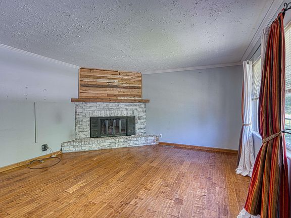 5th image of 3794 Honeysuckle Dr