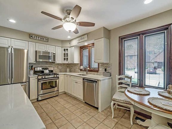4th image of 807 Bounty Ct #7B