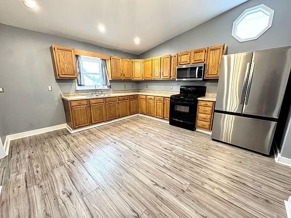 5th image of 919 Bjornson St