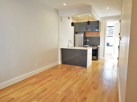 3rd image of 679 Halsey St #Zzz