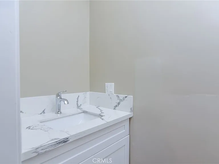 226 S Rexford Dr — Photo 22