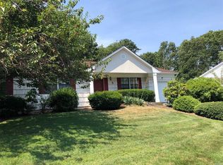 5 Millbrook Ct, Dix Hills, NY 11746