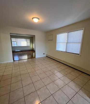 4th image of 315 Edwards Pl