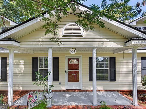 2nd image of 504 Lake Dr