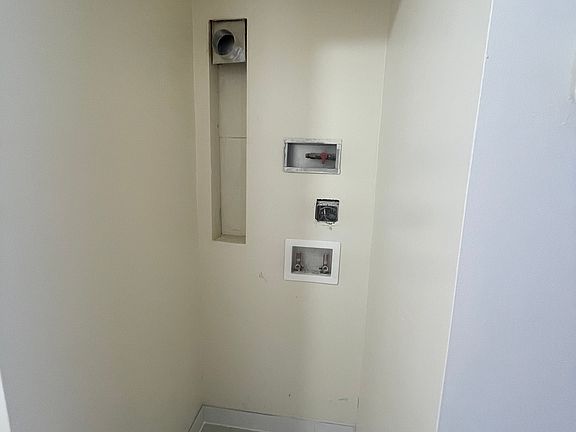 5th image of 160 Laconia Ave Floor 2