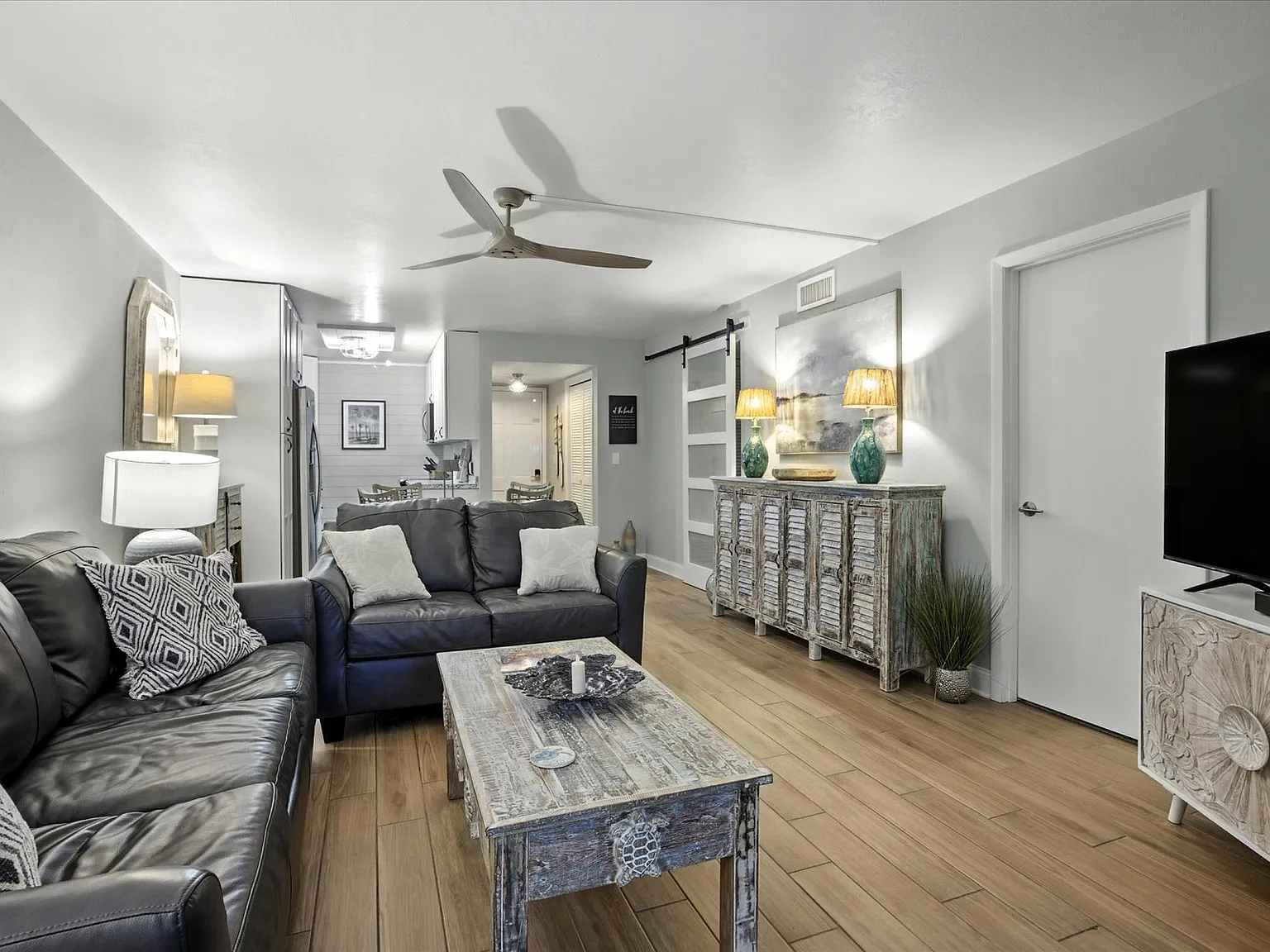 2 bed, 927 sqft, $2,500 — Photo 3