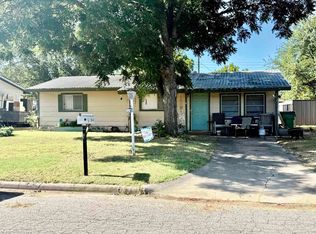 104 E Garden Dr, Iowa Park, TX 76367