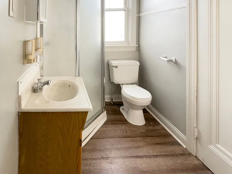 Preleasing For August! Close To Campus — Photo 9