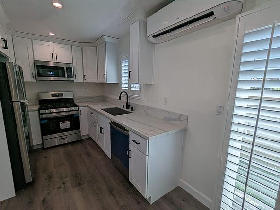 5th image of 1716 W 83rd St