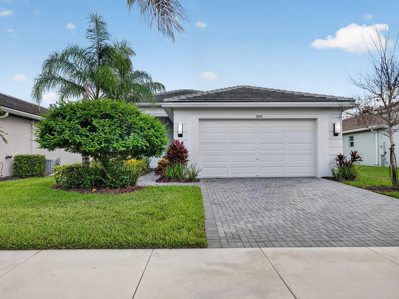 3 bed, 2.5 bath, 2254 sqft, $3,700 — Photo 3