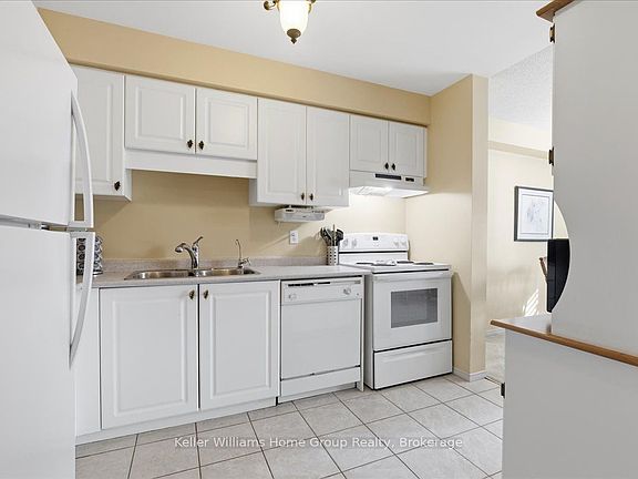 5th image of 38 Roehampton Cres