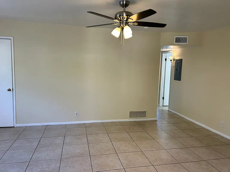 439 W Osborn Rd — Photo 10