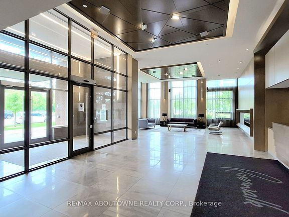4th image of 18 Uptown Dr #921