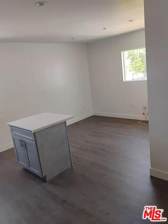2 bed, 2.0 bath, 1100 sqft, $3,000 — Photo 2