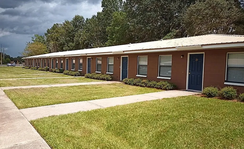 2 bed, 800 sqft, $1,250 — Photo 1