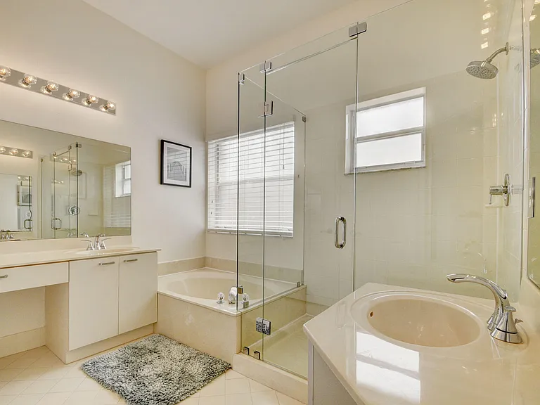 2418 Westmont Dr — Photo 26