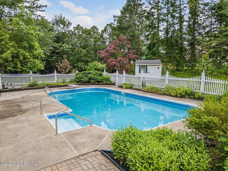 4th image of 11 Boylston Drive