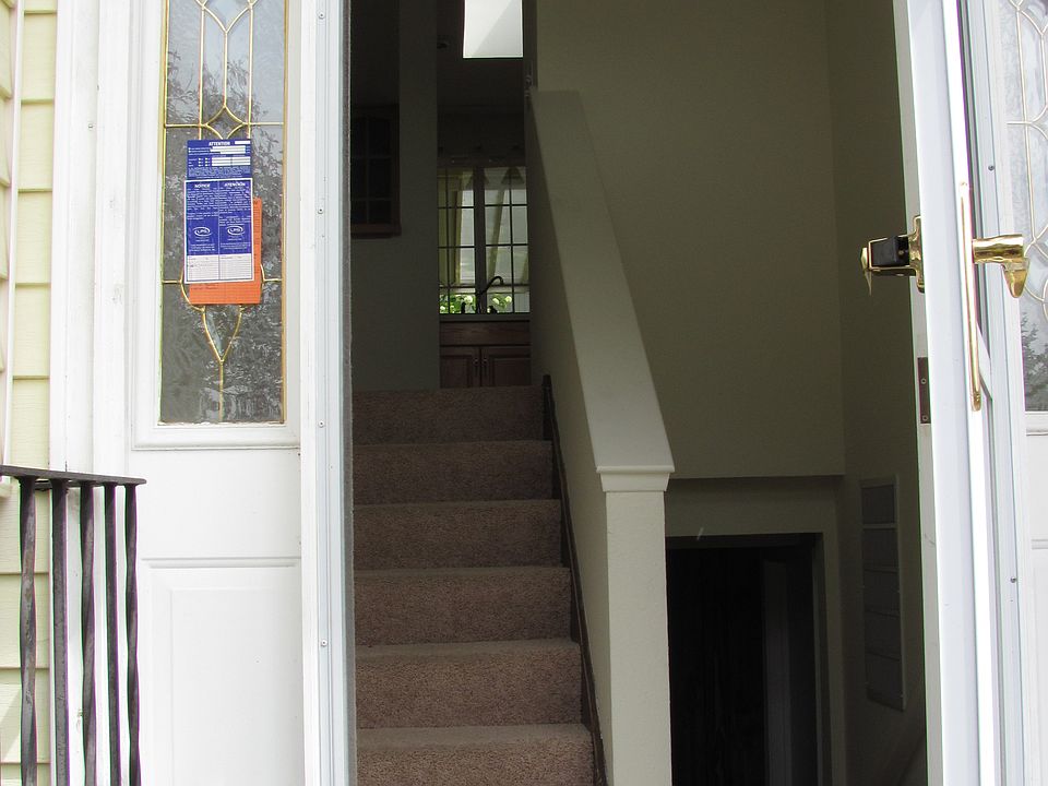1st image of 2950 Delphi Ct NE
