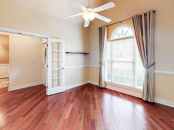 4th image of 234 Khaki Court