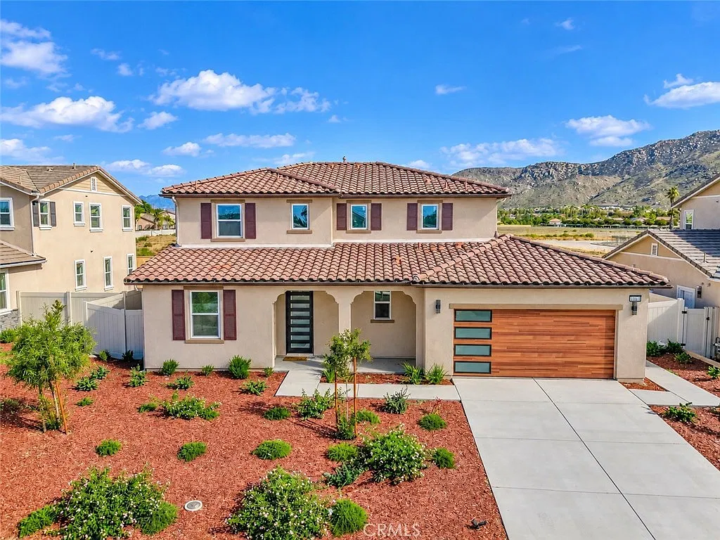 5 bed, 3.5 bath, 2553 sqft, $4,300 — Photo 1