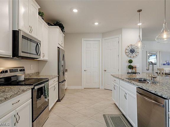3rd image of 3154 Birchin Ln
