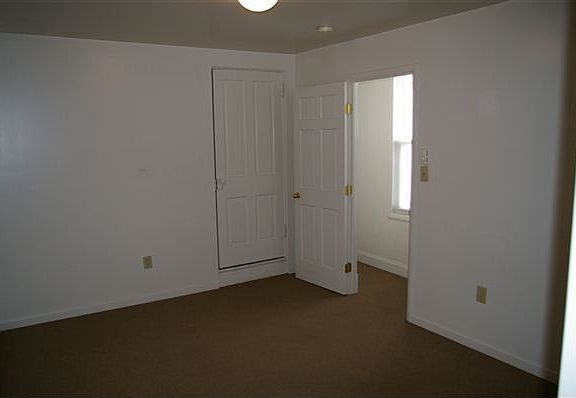 livingroom bdrm from kitchen