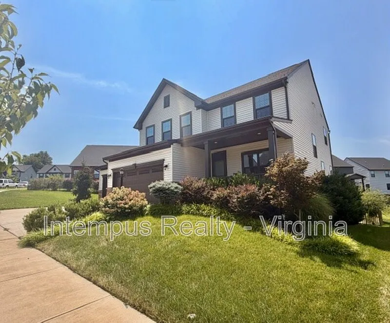 4 bed, 3.5 bath, 2464 sqft, $4,000 — Photo 3