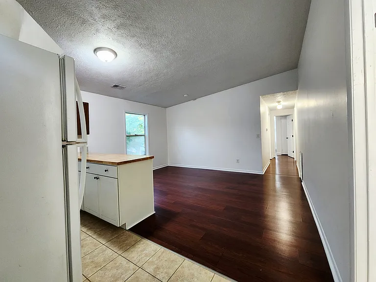 721 N Main St #D — Photo 3