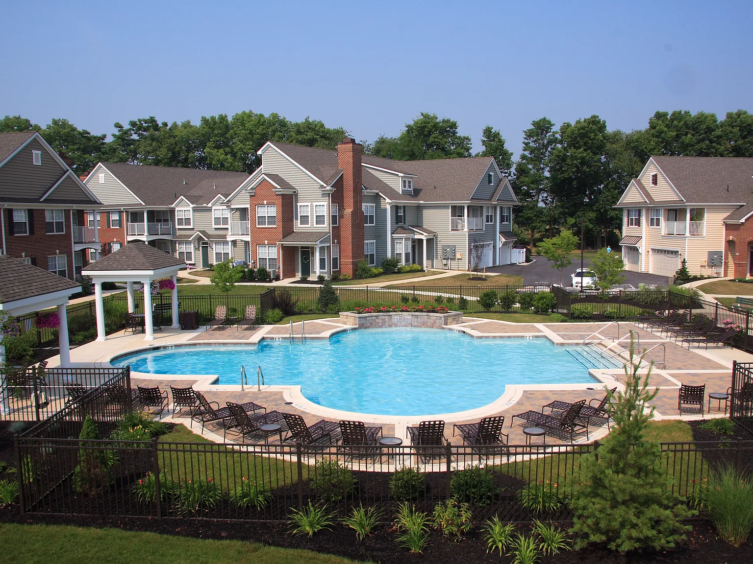 The Crest at Elm Tree — Photo 2