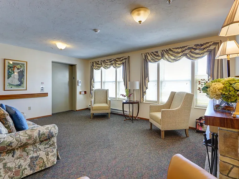 Green Diamond Place Apartments — Photo 12