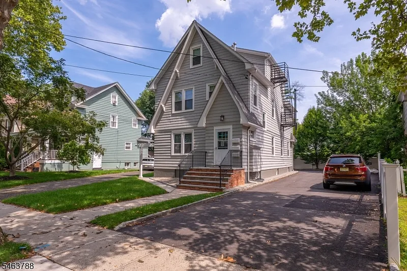 2 bed, 1.0 bath, $2,550 — Photo 1