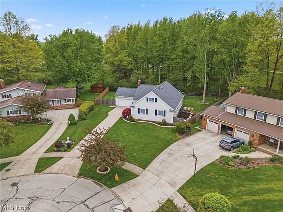 3rd image of 29575 Dorchester Dr