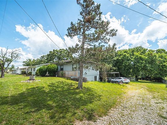 3rd image of 163 Lakeview Dr
