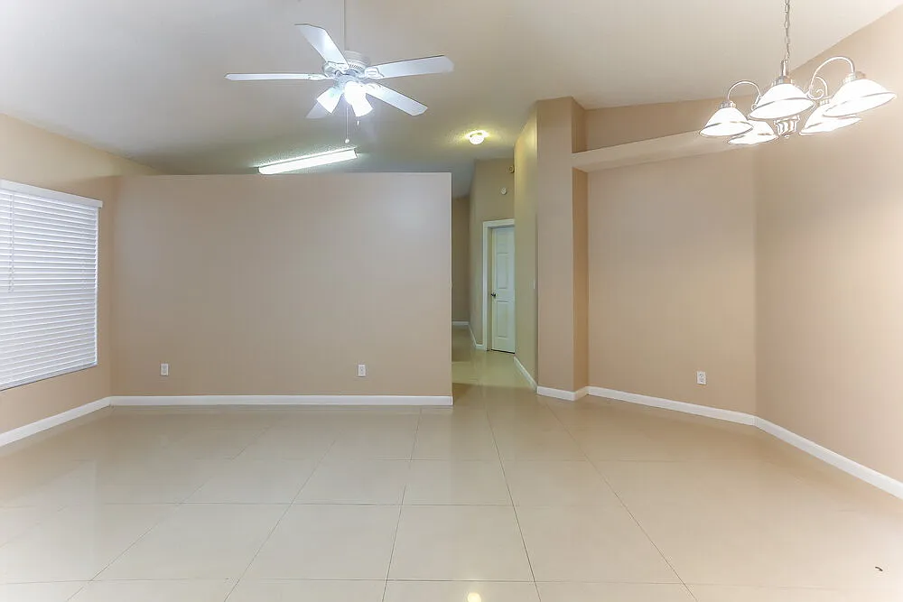 3 bed, 2.0 bath, 1403 sqft, $4,380 — Photo 2