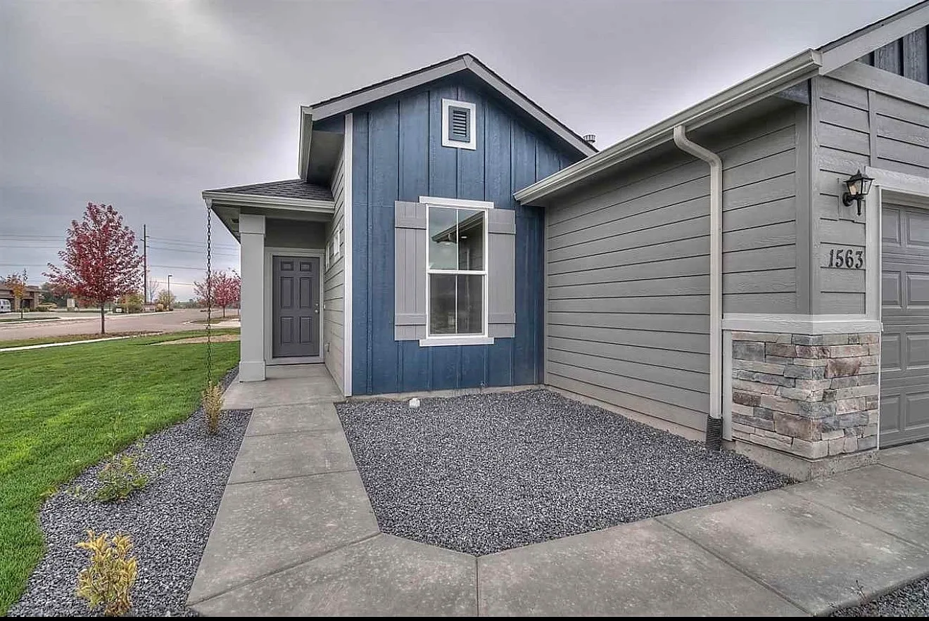 3 bed, 1445 sqft, $2,000 — Photo 1