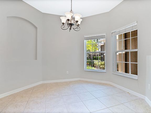 5th image of 1088 Crestwood Commons Ave