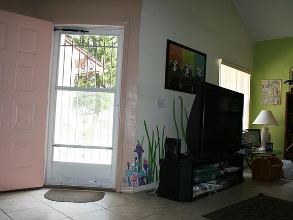 4th image of 814 Lakeland Dr