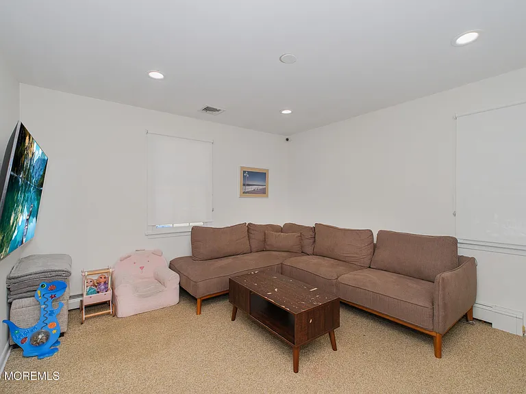 209 Woodcrest Rd — Photo 25